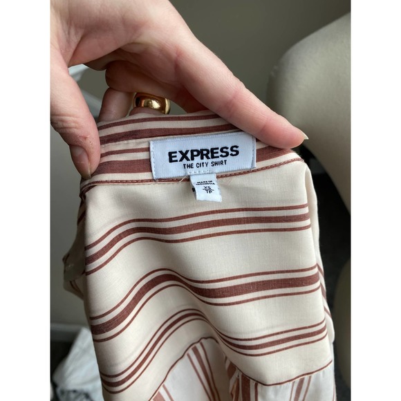 Express cream/brown "the city" button down top, size XS - Picture 5 of 10